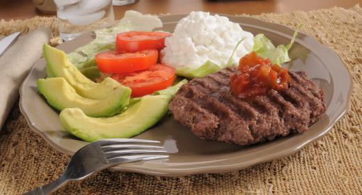 A bodybuilder needs to eat plenty of high-quality protein, such as that found in lean meats and low-fat cottage cheese.