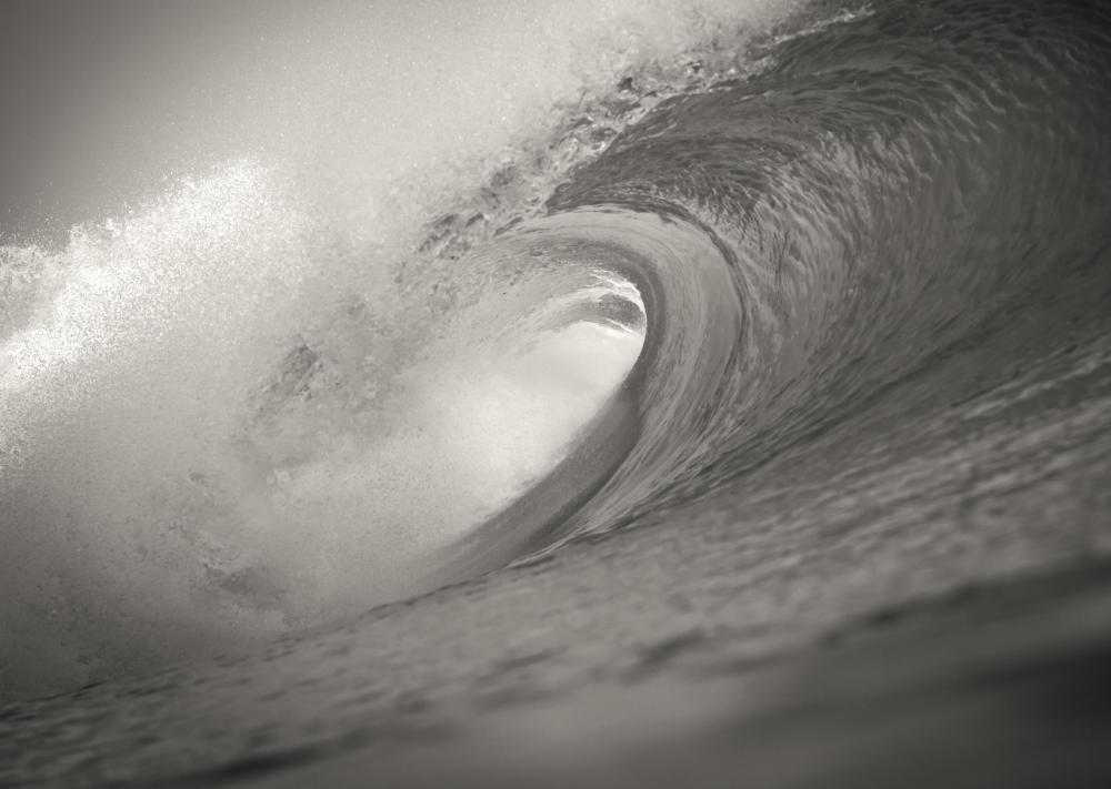 冲浪可能是危险的,因为波浪多难预测