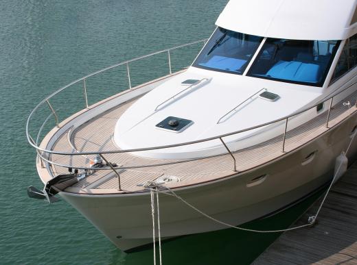 Aluminum boats are stronger and lighter than fiberglass ones.